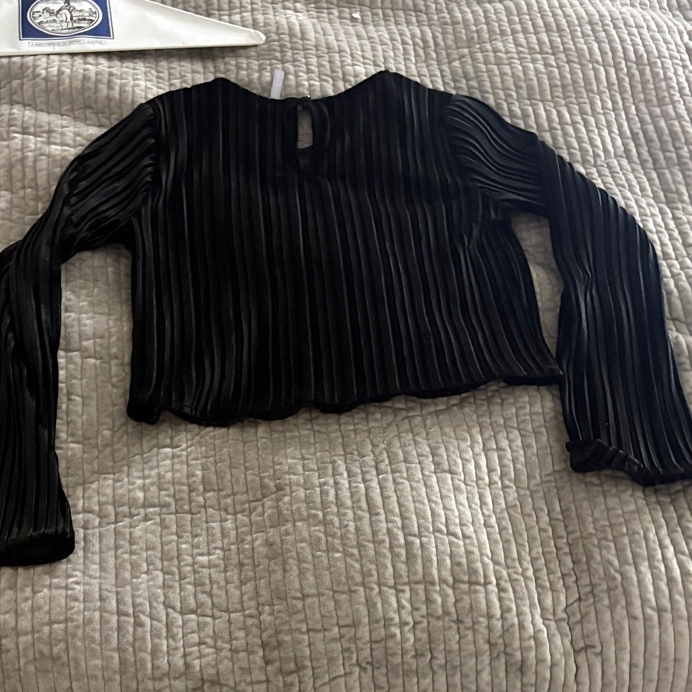 Elegant Black Pleated Women's Top - Picture 3 of 3